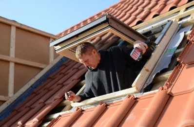 Pose de fenêtres de toit Velux à Puyréaux
